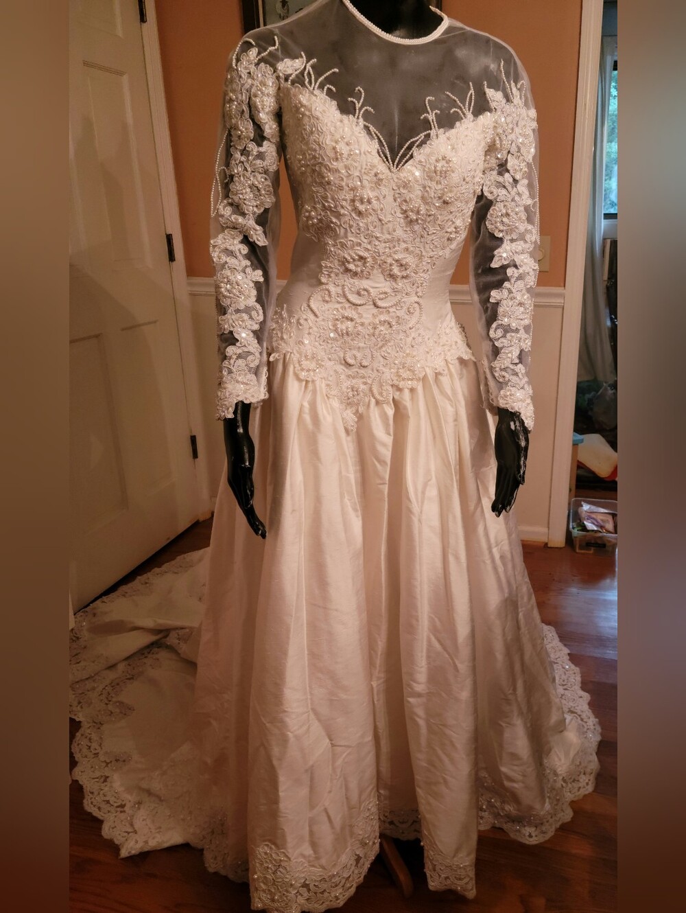 Vintage 1980-90s Oleg Cassini Sz 4 Off White  Beaded Lace Train Wedding Gown